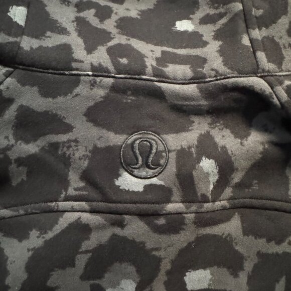 NWT lululemon Scuba Oversized Funnel-Neck Half Zip in Spray Leopard - Size M/L - Picture 9 of 10